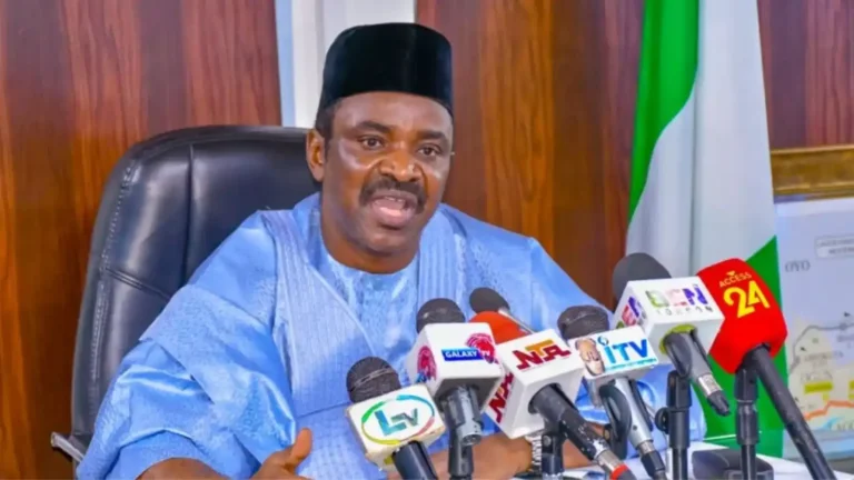 F3D56E12-18B0-4A33-A454-23402B7DA3F7